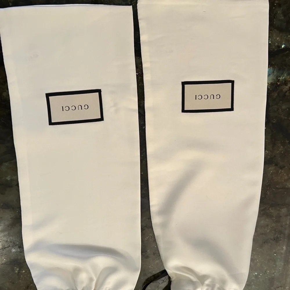 Gucci authentic 2 Dust bag  for shoe man or woman 16x6,5 “